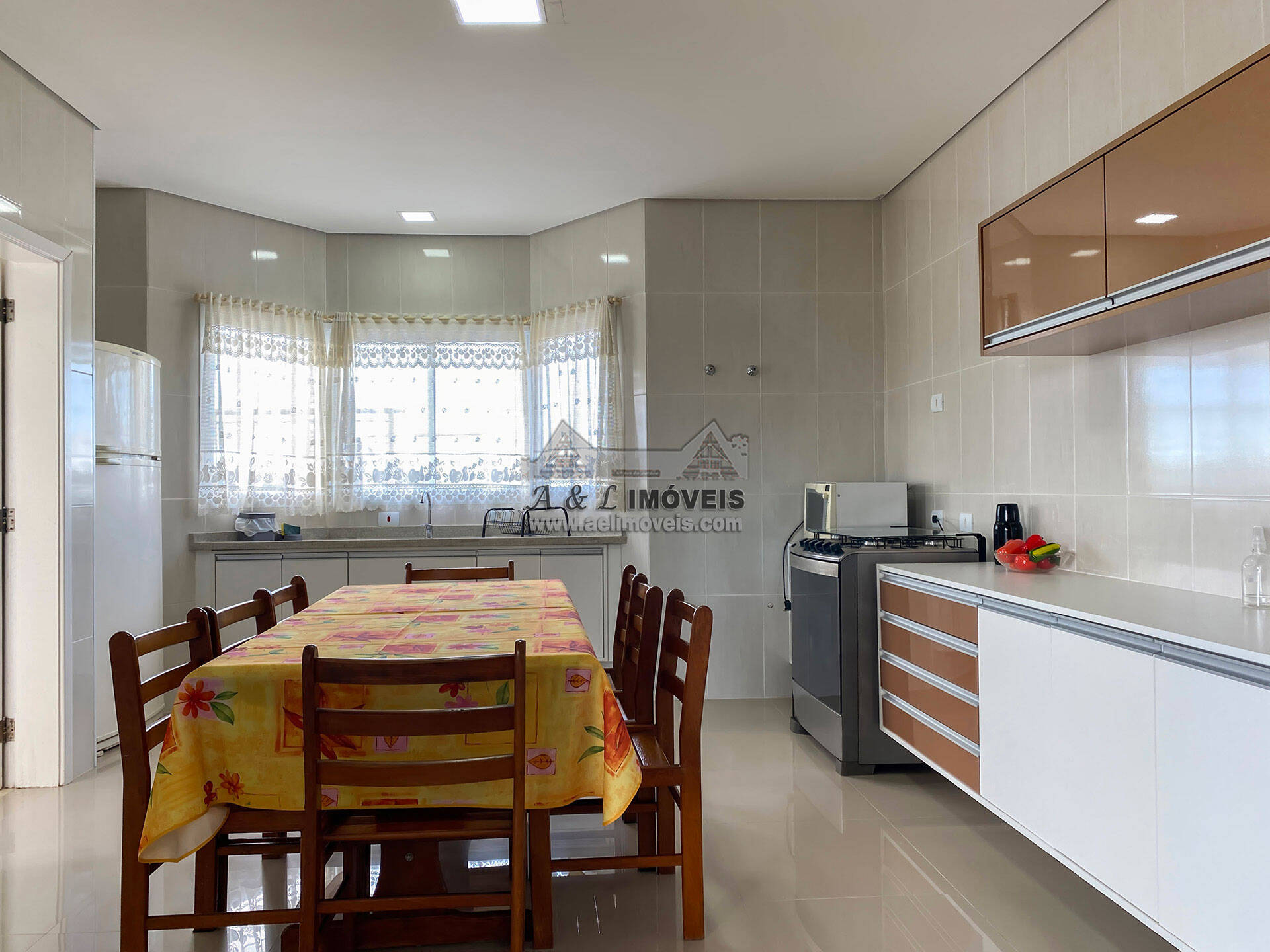 Casa à venda com 6 quartos, 260m² - Foto 10