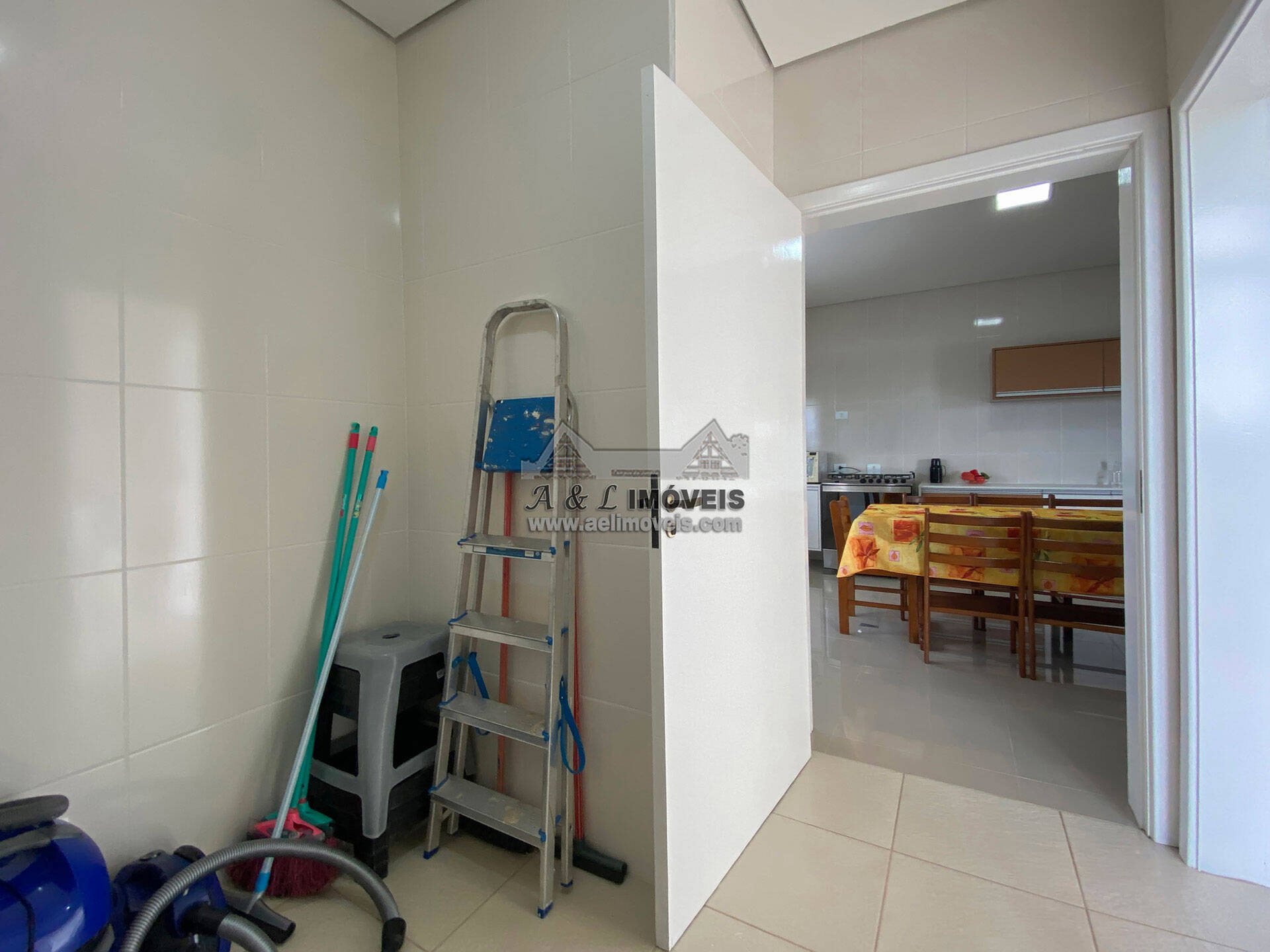 Casa à venda com 6 quartos, 260m² - Foto 12