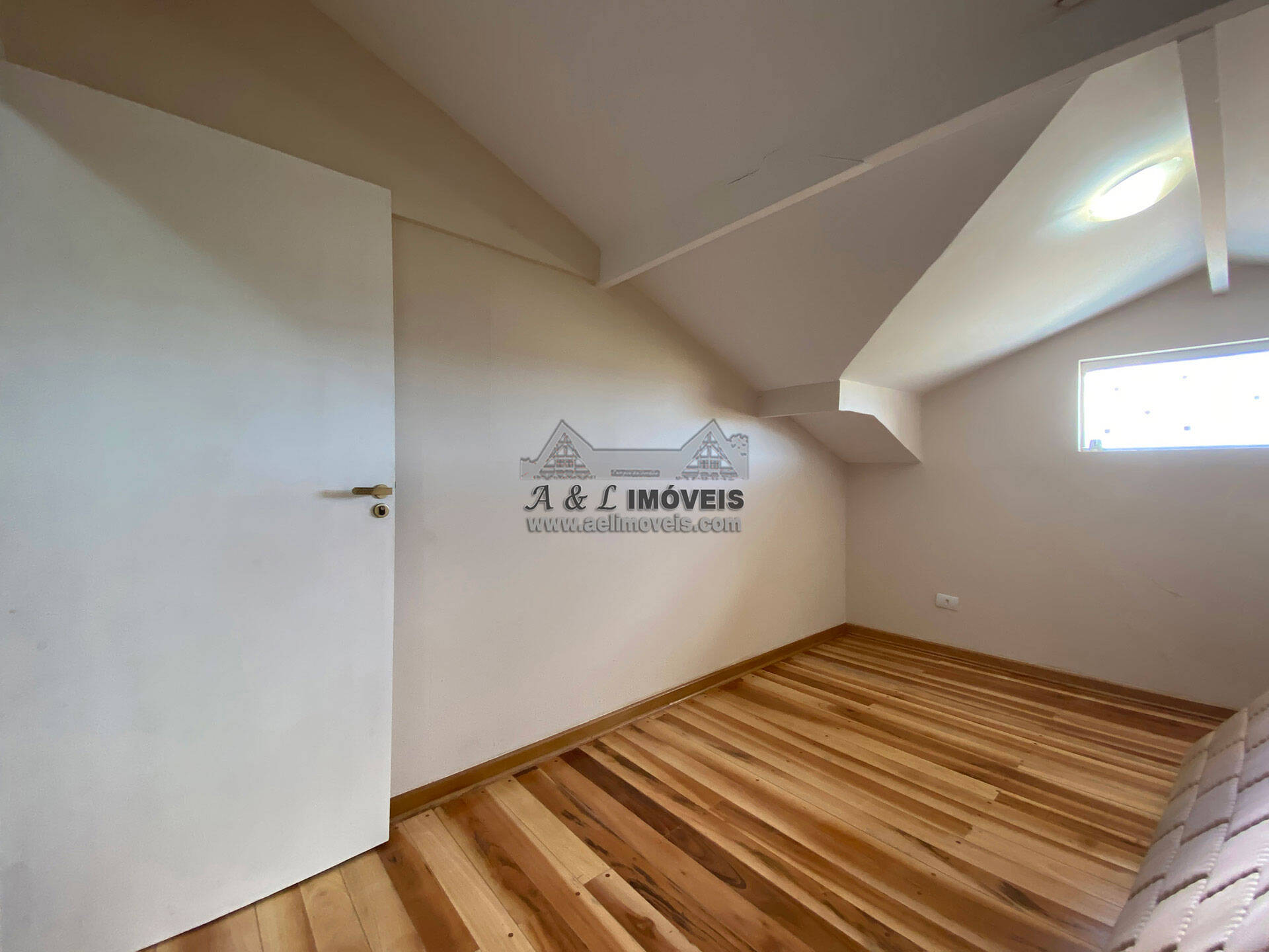 Casa à venda com 6 quartos, 260m² - Foto 28