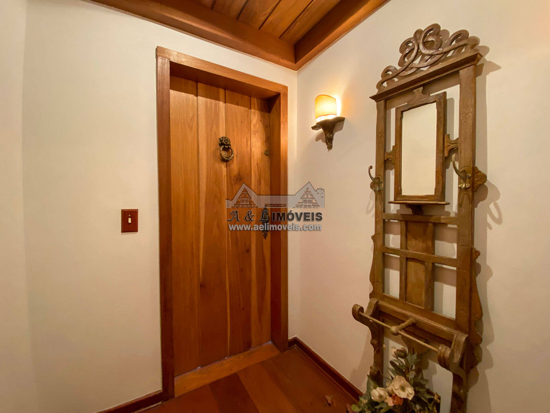 Apartamento à venda com 3 quartos, 189m² - Foto 3