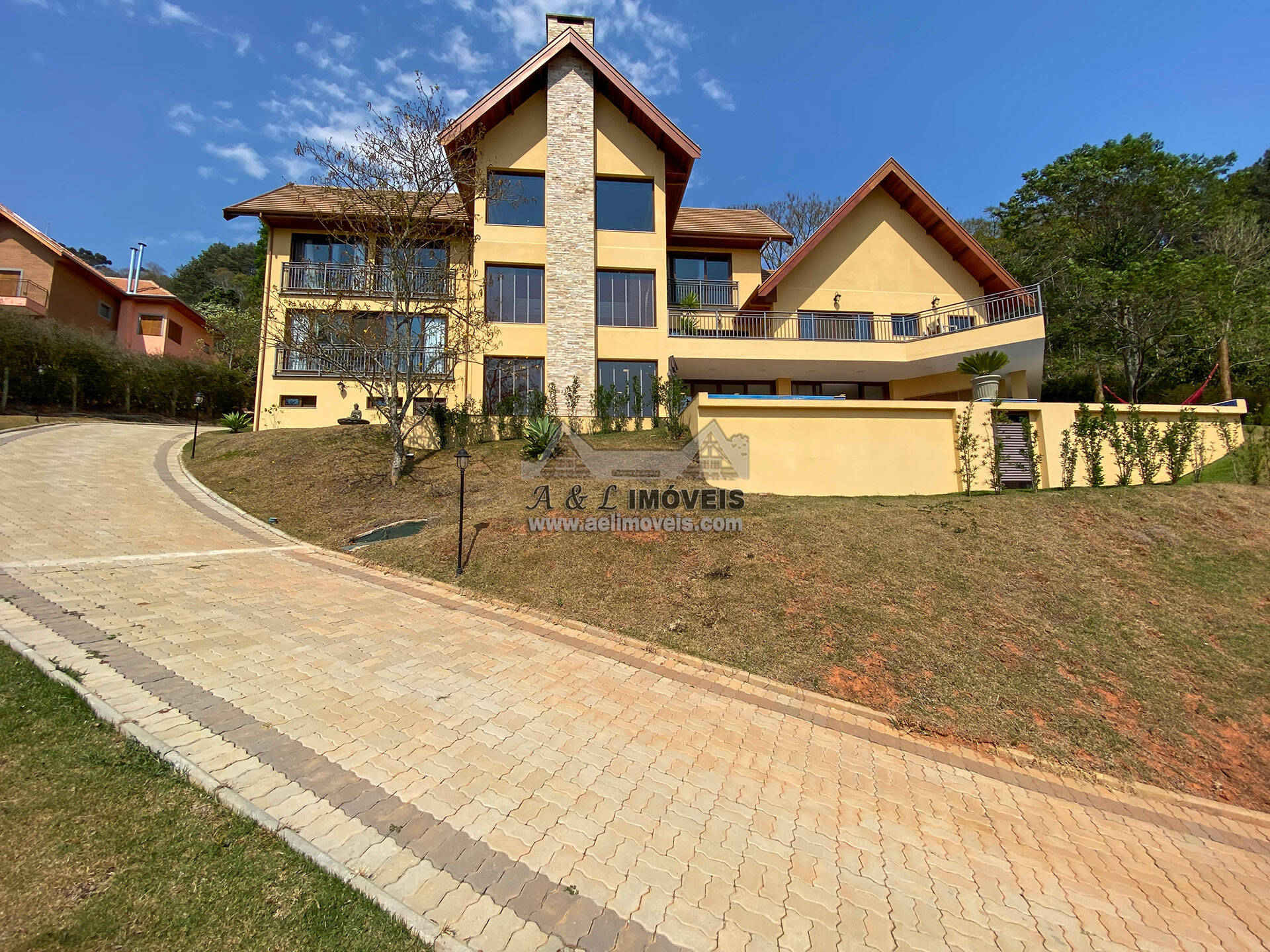 Casa de Condomínio à venda com 5 quartos, 565m² - Foto 1