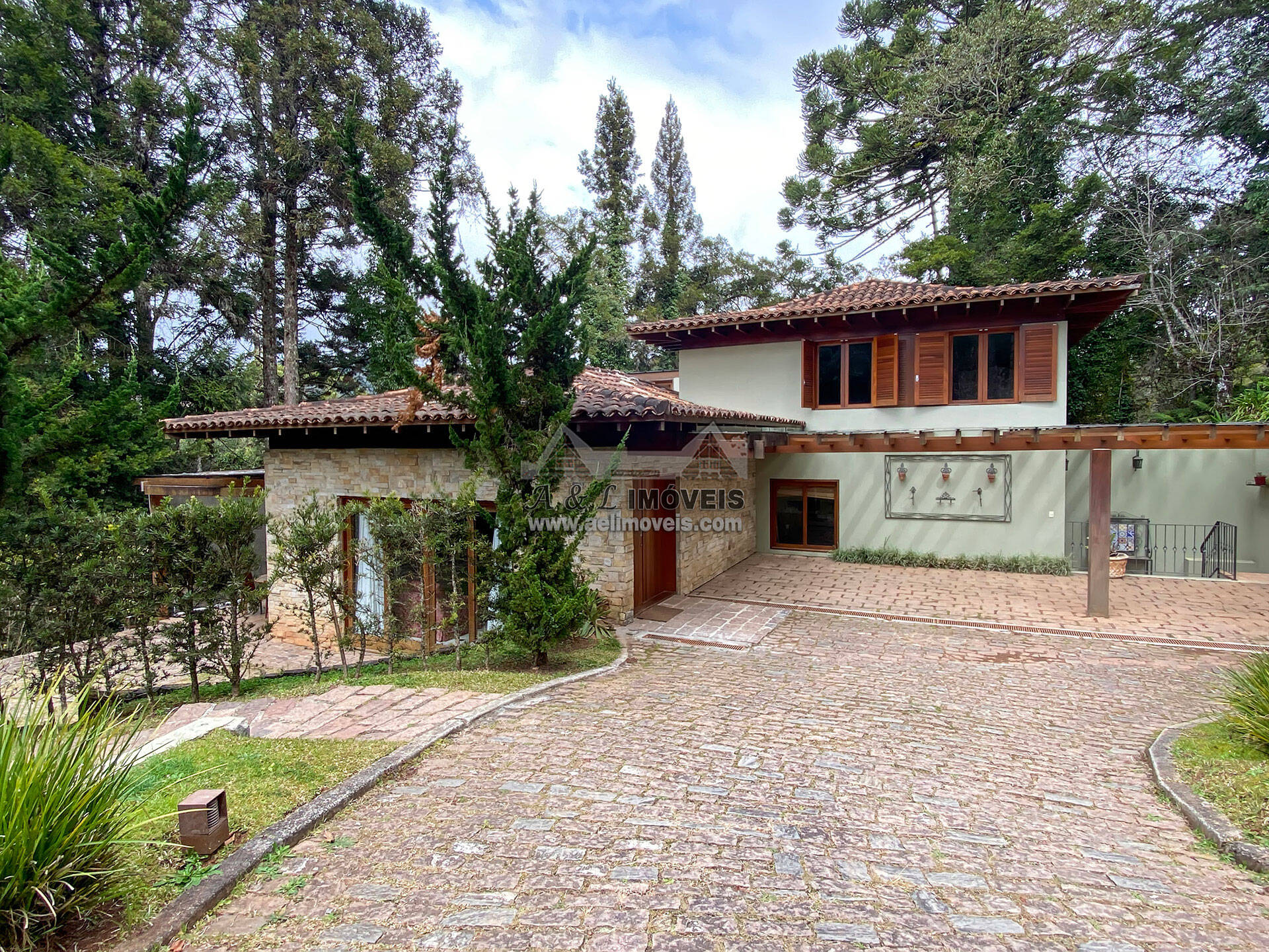 Casa de Condomínio à venda com 4 quartos, 298m² - Foto 2