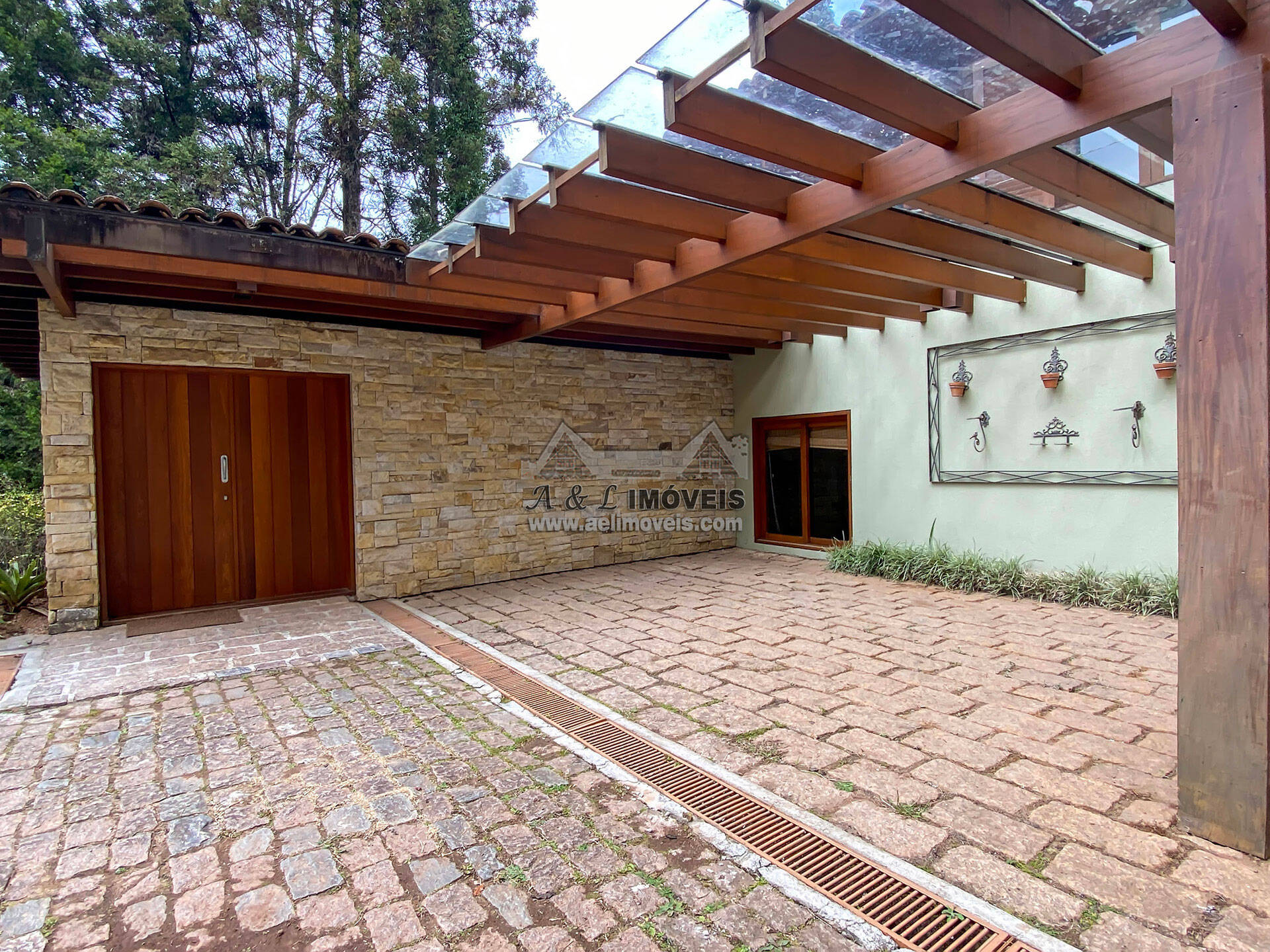 Casa de Condomínio à venda com 4 quartos, 298m² - Foto 3