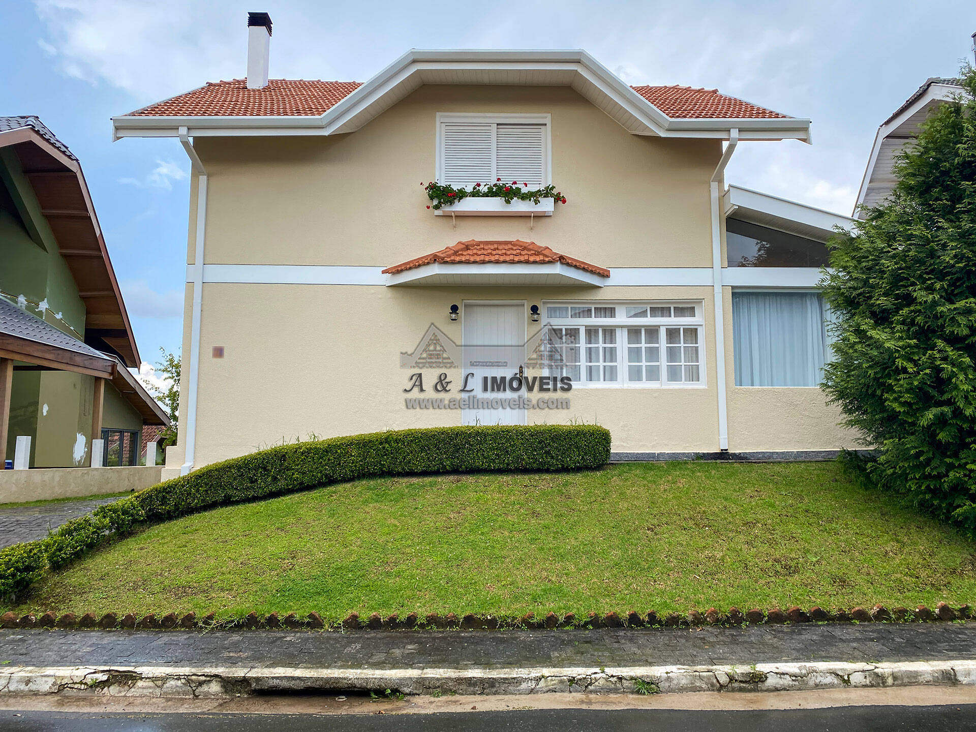 Casa de Condomínio à venda com 3 quartos, 213m² - Foto 2