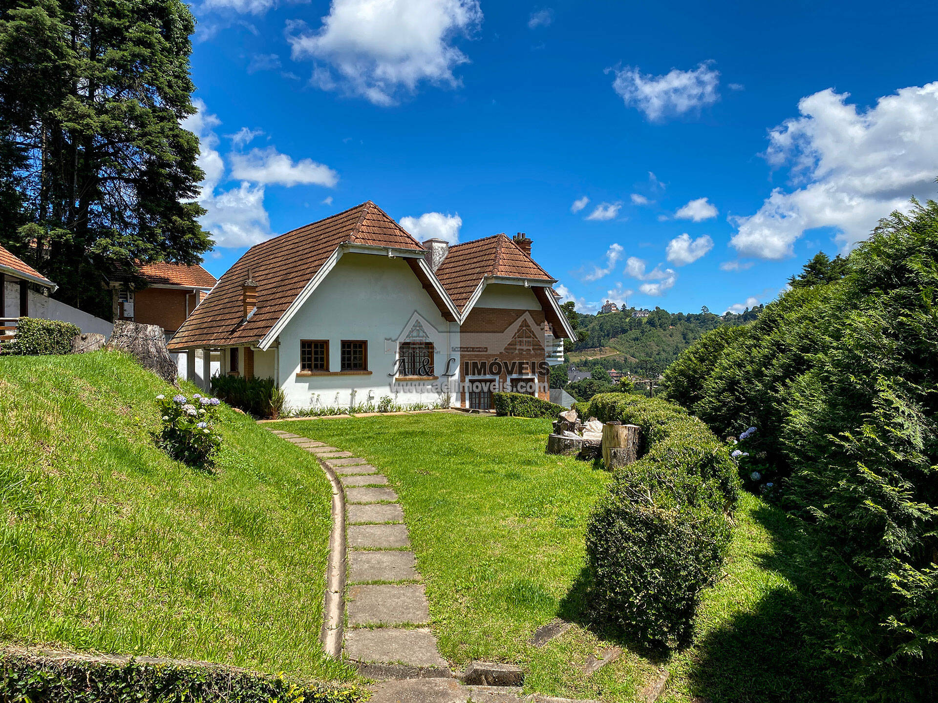 Casa à venda com 3 quartos, 211m² - Foto 5