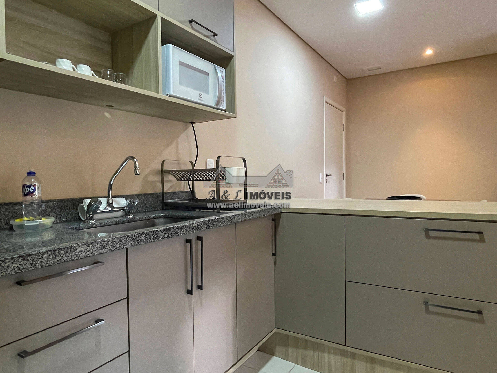 Apartamento à venda com 2 quartos, 79m² - Foto 9